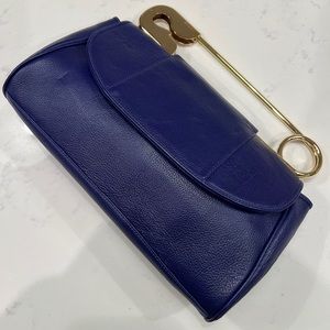 Bodhi safety pin clutch
